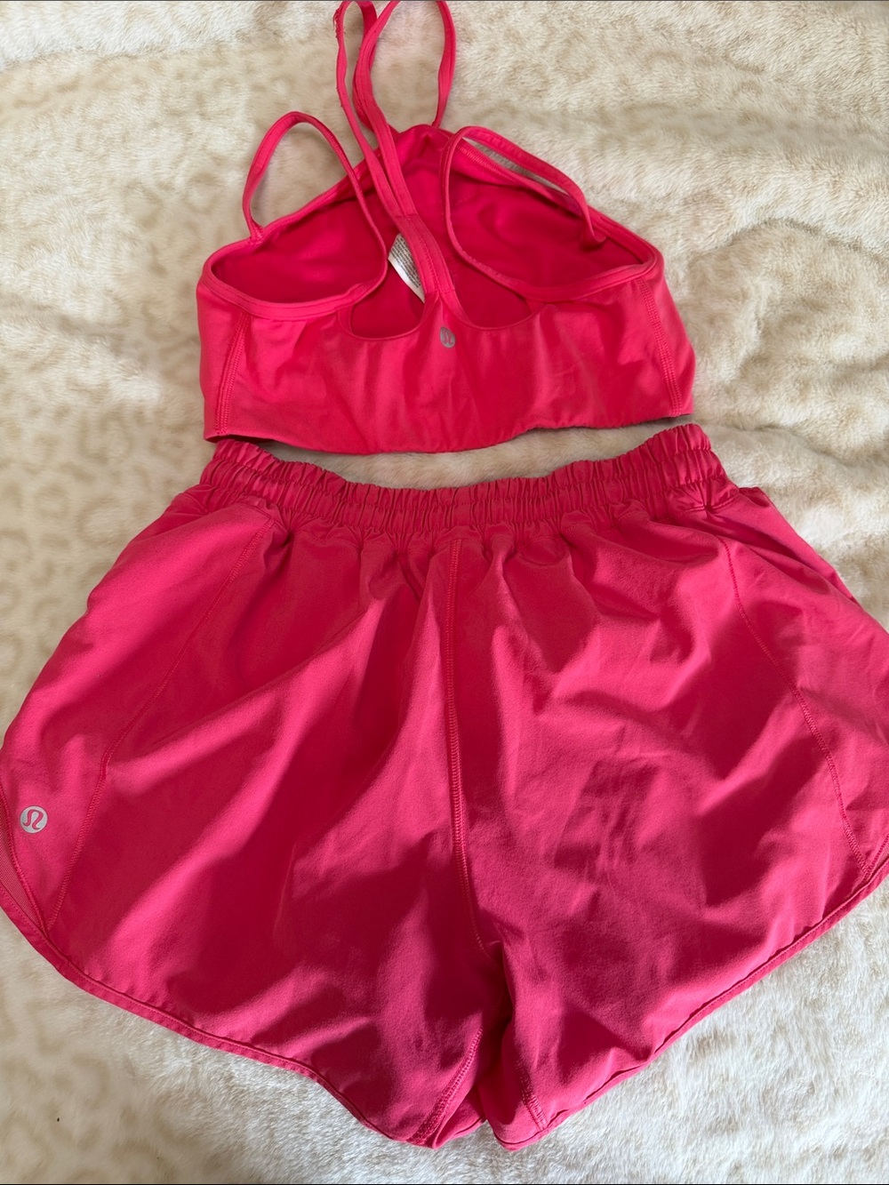 Lululemon athletica Hot Pink Women's Athletic Shorts set with matching sport bra - Picture 4 of 4